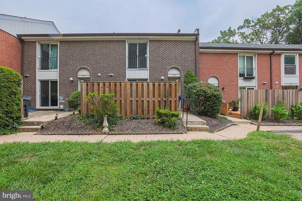 1906 GREENHAVEN DR,BALTIMORE,MD,21209,BALTIMORE CITY - 251000