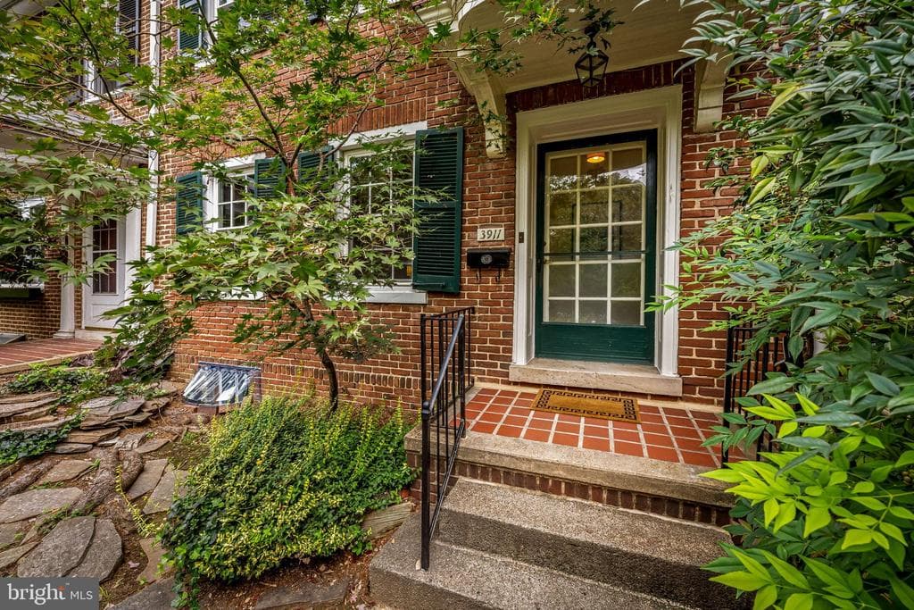 3911 Cloverhill Rd, Baltimore, MD 21218-1708, United States - 435000