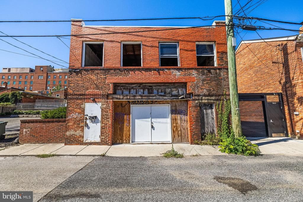 858 TYSON ST,BALTIMORE,MD,21201,BALTIMORE CITY - 330000
