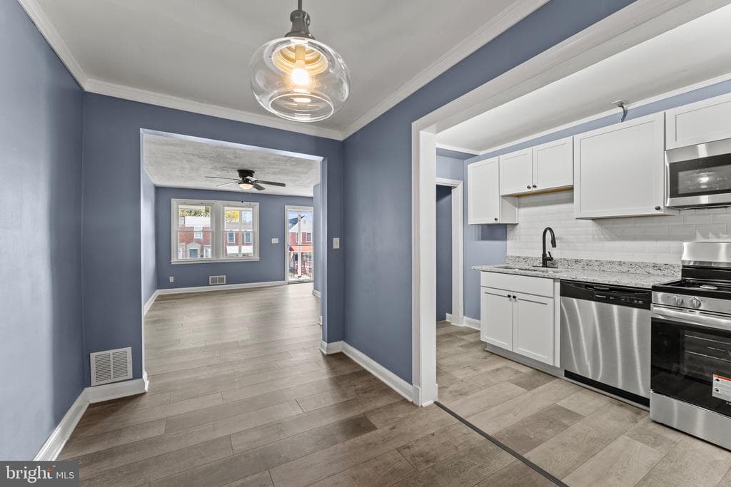 3693 KENYON AVE,BALTIMORE,MD,21213,BALTIMORE CITY - 210000