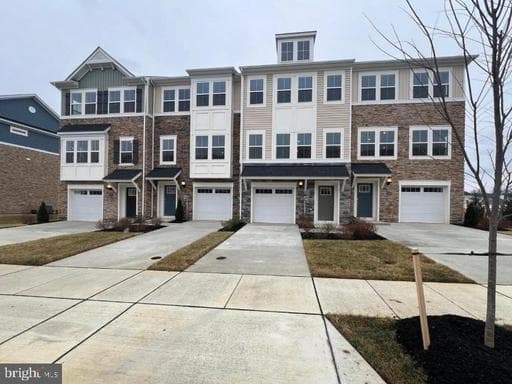 10981 Barnard Pl, White Plains, MD 20695-0027, United States