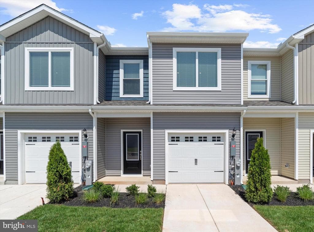 8133 BARTHOLOMEW CT,BALTIMORE,MD,21206,BALTIMORE - 372900