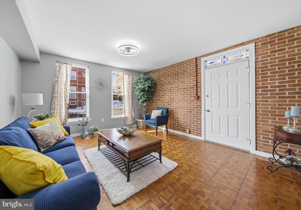 33 N Ann St, Baltimore, MD 21231-1522, United States - 418000