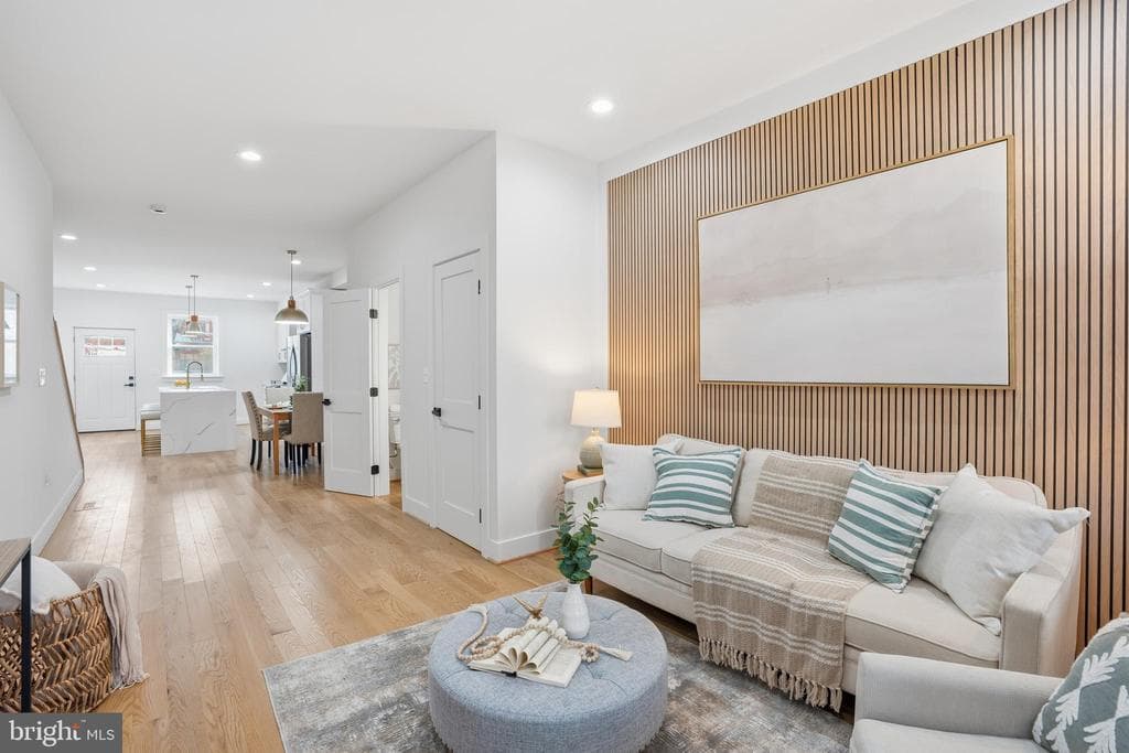 3921 ROLAND AVE,BALTIMORE,MD,21211,BALTIMORE CITY - 639900