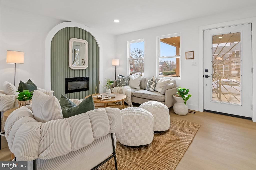 MD,BALTIMORE CITY - 299900