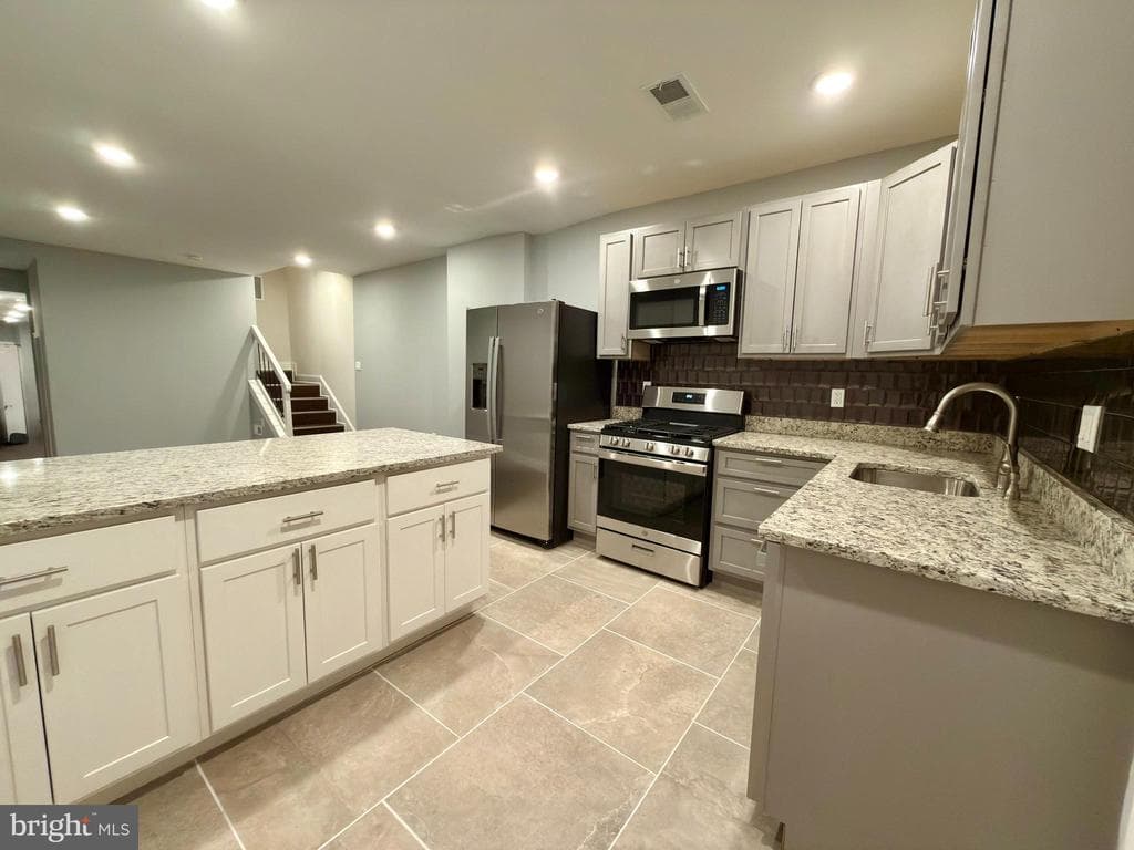 MD,BALTIMORE CITY - 205000