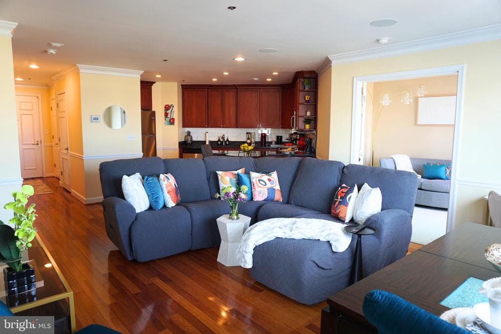 100 Harborview Dr, Baltimore, MD 21230-5403, United States - 265000