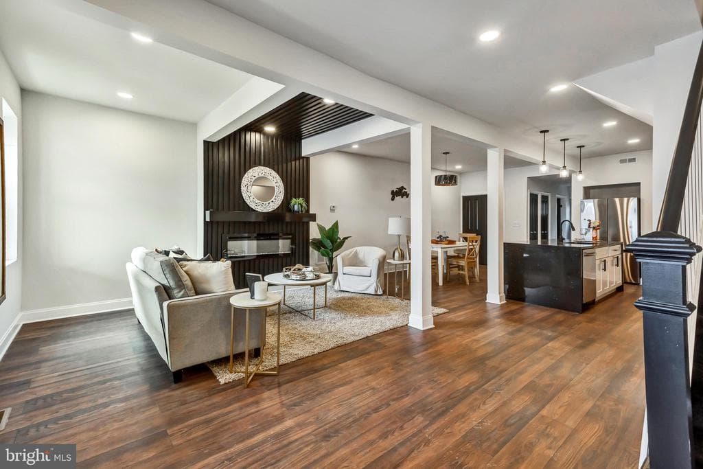 MD,BALTIMORE CITY - 299900