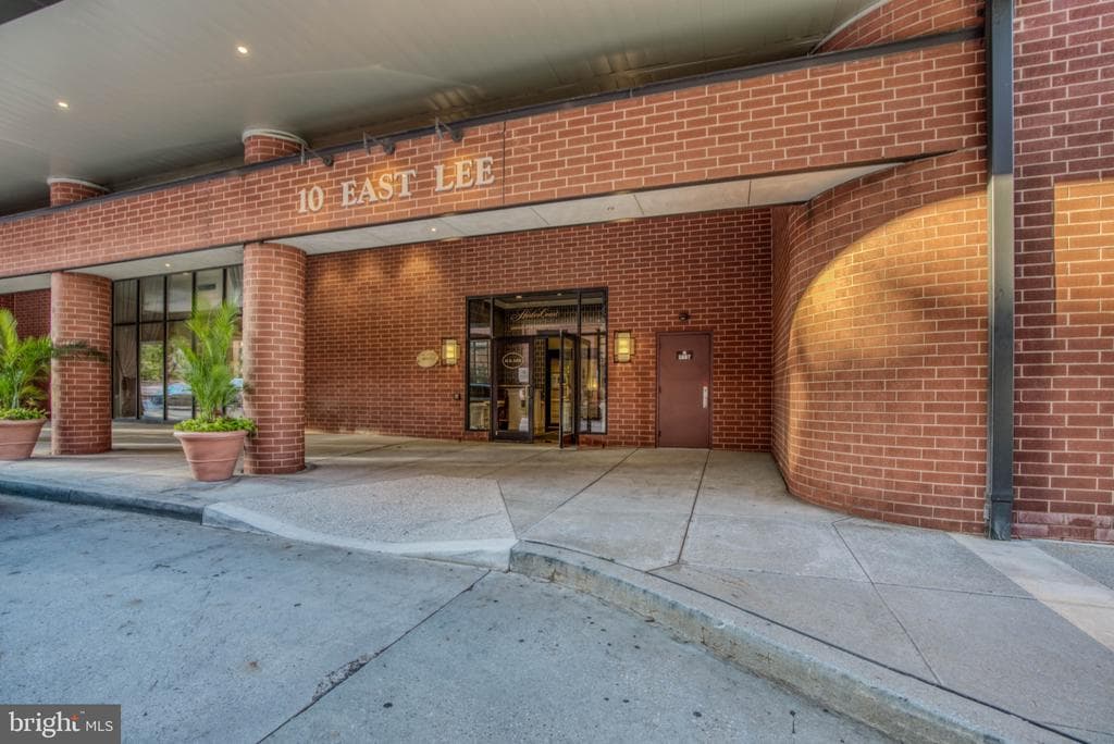 10 E Lee St, Baltimore, MD 21202-6003, United States - 400000