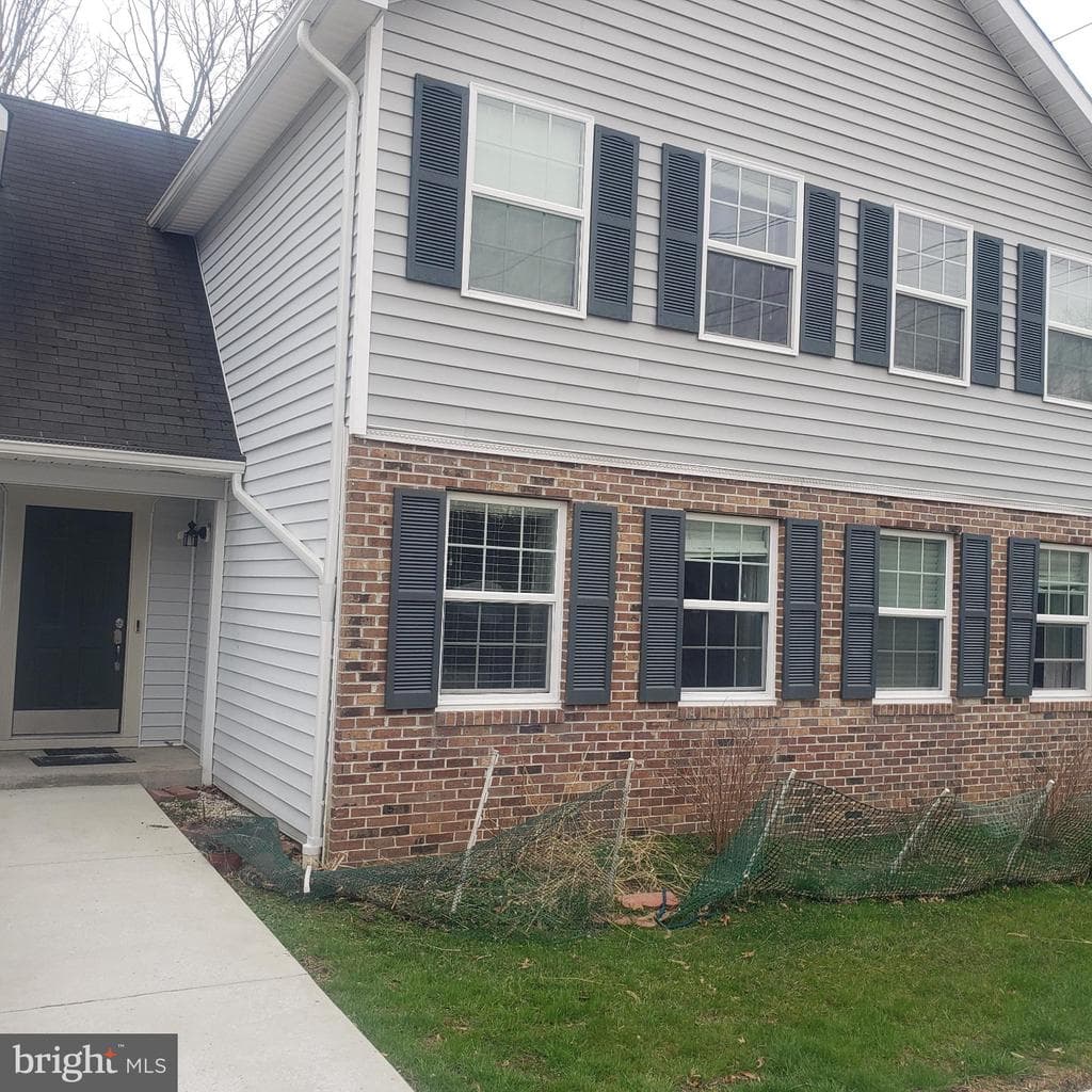 9046 Naygall Rd, Parkville, MD 21234-1334, United States - 490000