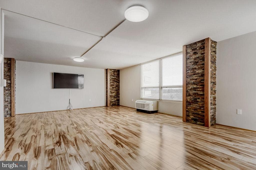 MD,BALTIMORE - 265000