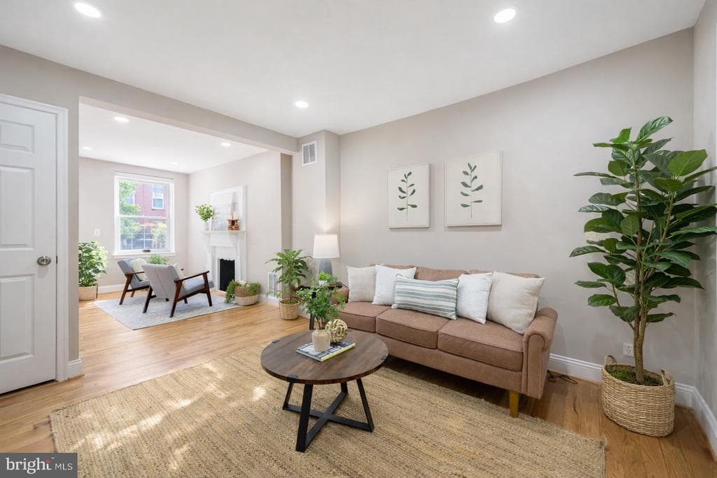 MD,BALTIMORE CITY - 299900