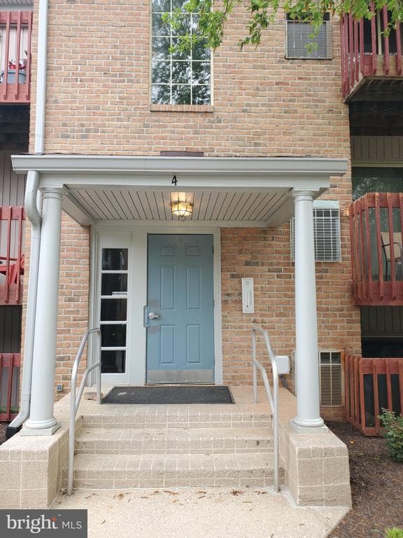 4 Banyan Wood Ct, Essex, MD 21221-7352, United States - 139000