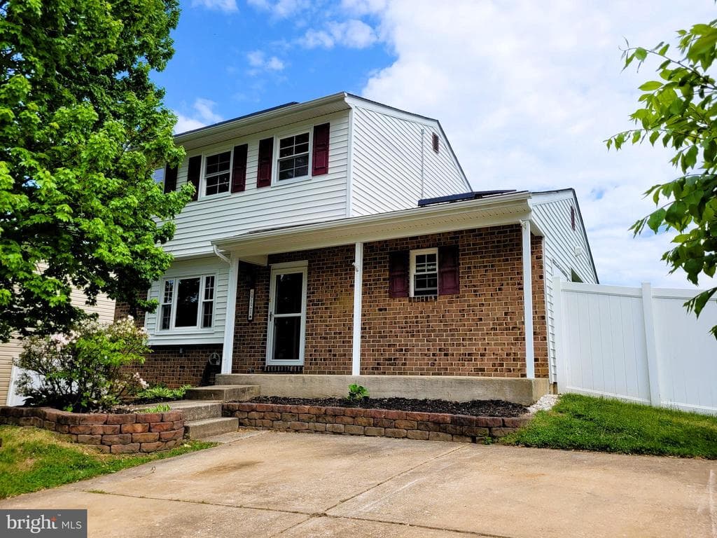 9121 Summer Park Dr, Parkville, MD 21234-3420, United States - 390000