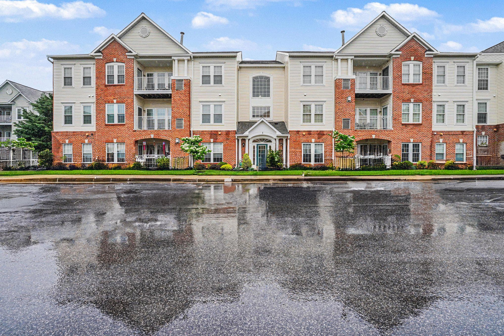 3 Brook Farm Ct, Perry Hall, MD 21128-9053, United States - 285000