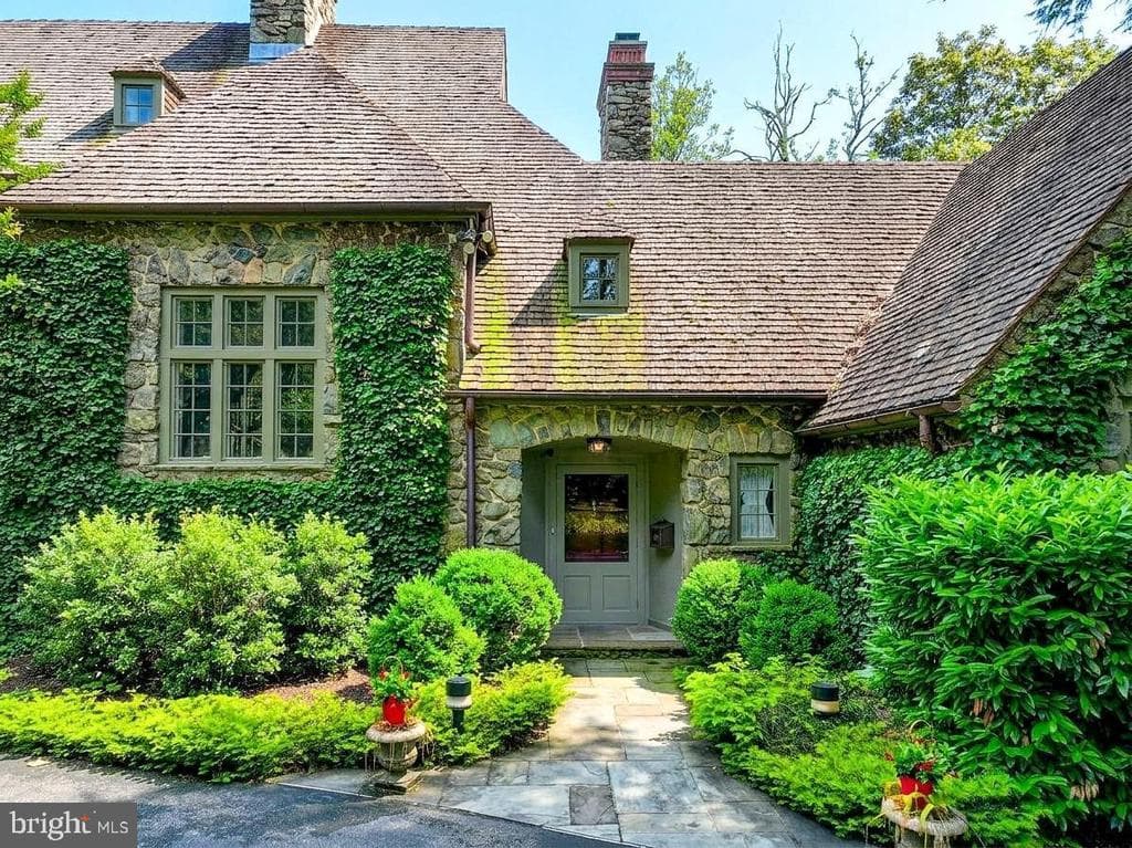102 COTSWOLD RD,BALTIMORE,MD,21210,BALTIMORE CITY - 2550000