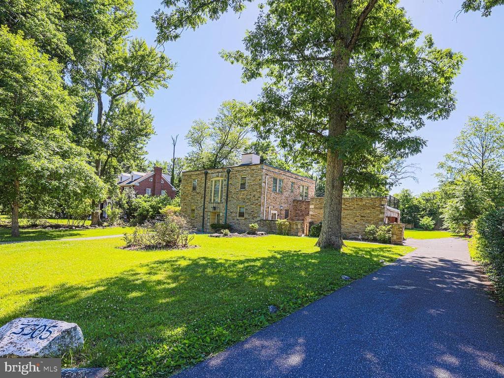 3305 Bancroft Rd, Baltimore, MD 21215-3102, United States - 990000