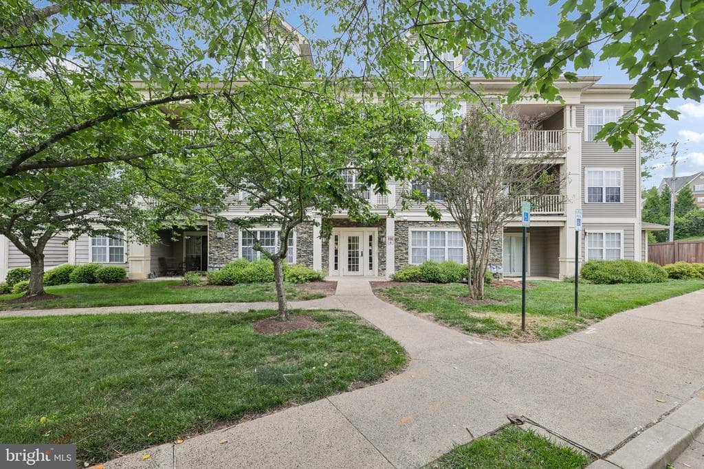 8815 Stone Ridge Cir, Pikesville, MD 21208-1055, United States - 235000