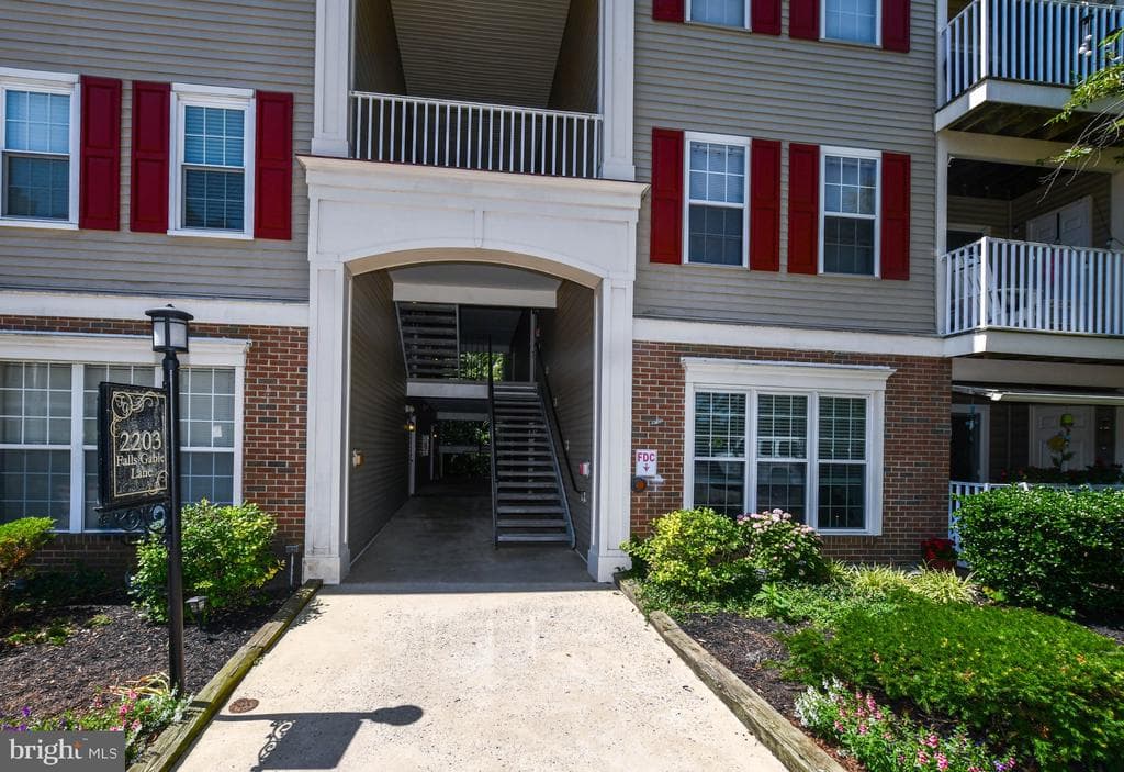 2203 Falls Gable Ln, Baltimore, MD 21209-5232, United States - 278000