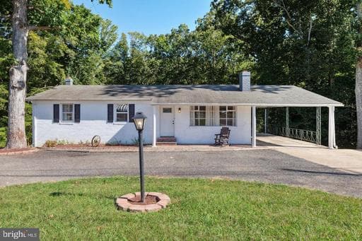 10846 Charles St, La Plata, MD 20646-6421, United States