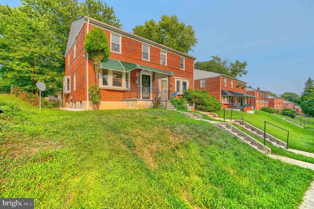 6227 Pioneer Dr, Baltimore, MD 21214-1546, United States - 239900