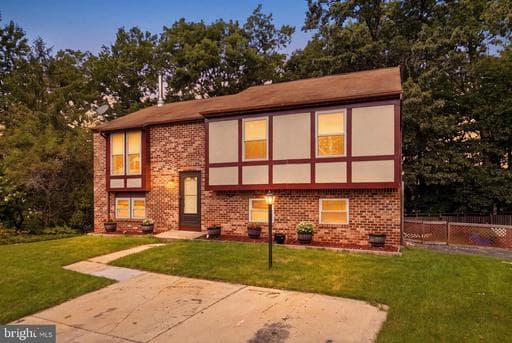 12 Beefwood Ct, Essex, MD 21221-3129, United States