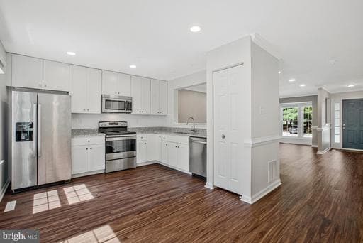 15 Tartan Ct, Reisterstown, MD 21136-6404, United States