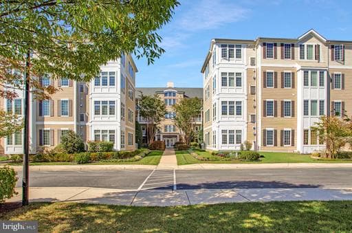 8820 Shining Oceans Way, Columbia, MD 21045-5958, United States