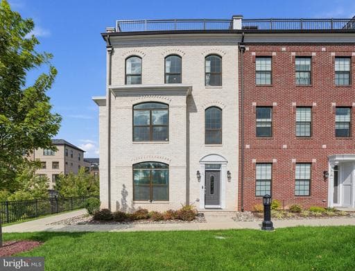 601 Leigh Way, Oxon Hill, MD 20745-1248, United States
