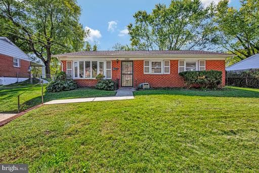 7105 Giddings Dr, Capitol Heights, MD 20743-2610, United States