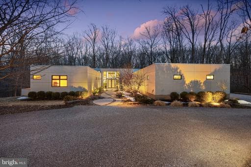 2923 Woodvalley Dr, Pikesville, MD 21208-1915, United States