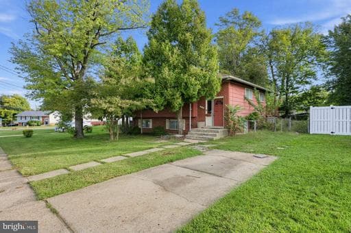 2102 Wintergreen Ave, District Heights, MD 20747-2437, United States