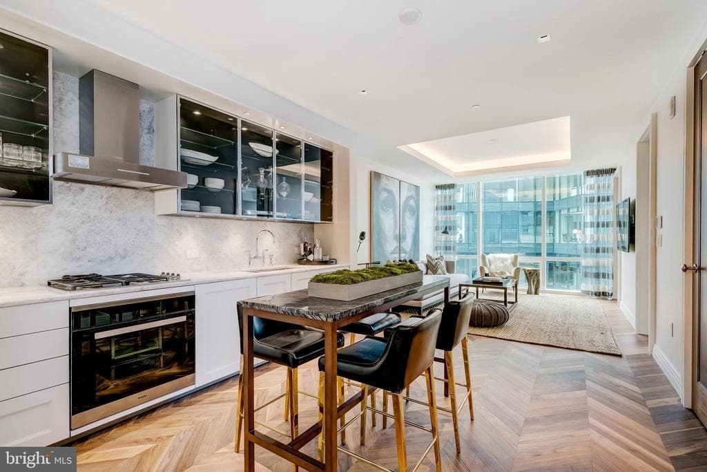 300 INTERNATIONAL DR #1907,BALTIMORE,MD,21202,BALTIMORE CITY - 495000