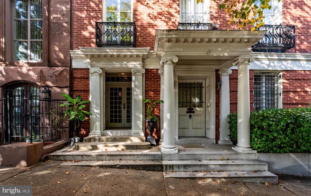 14 E Mount Vernon Pl, Baltimore, MD 21202-2315, United States - 210000