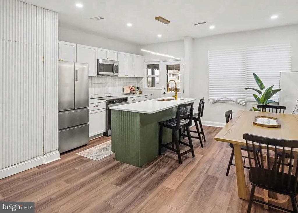 4289 Falls Rd, Baltimore, MD 21211-1649, United States - 300000