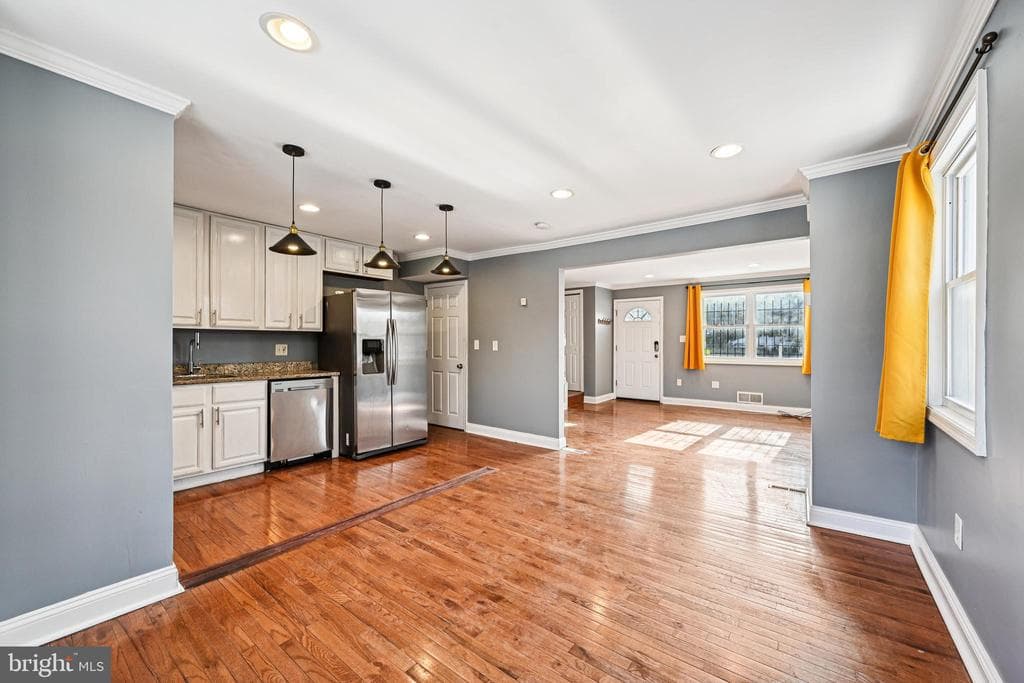1215 COOKS LN,BALTIMORE,MD,21229,BALTIMORE CITY - 229000