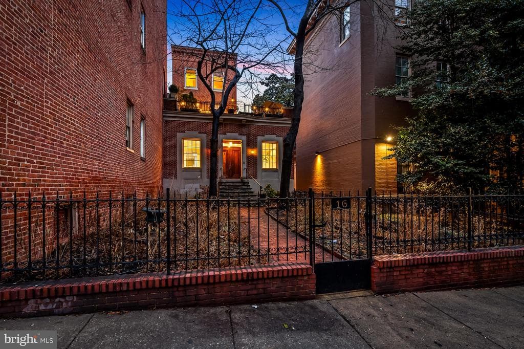 16 W READ ST,BALTIMORE,MD,21201,BALTIMORE CITY - 995000