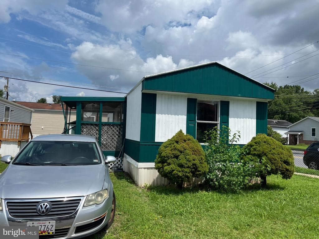 12 Cardinal Ln, Essex, MD 21221-5804, United States - 49900