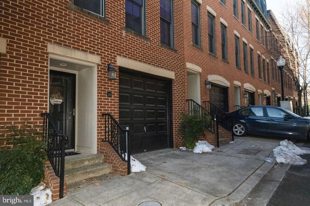 24 S Regester St, Baltimore, MD 21231-1827, United States - 430000