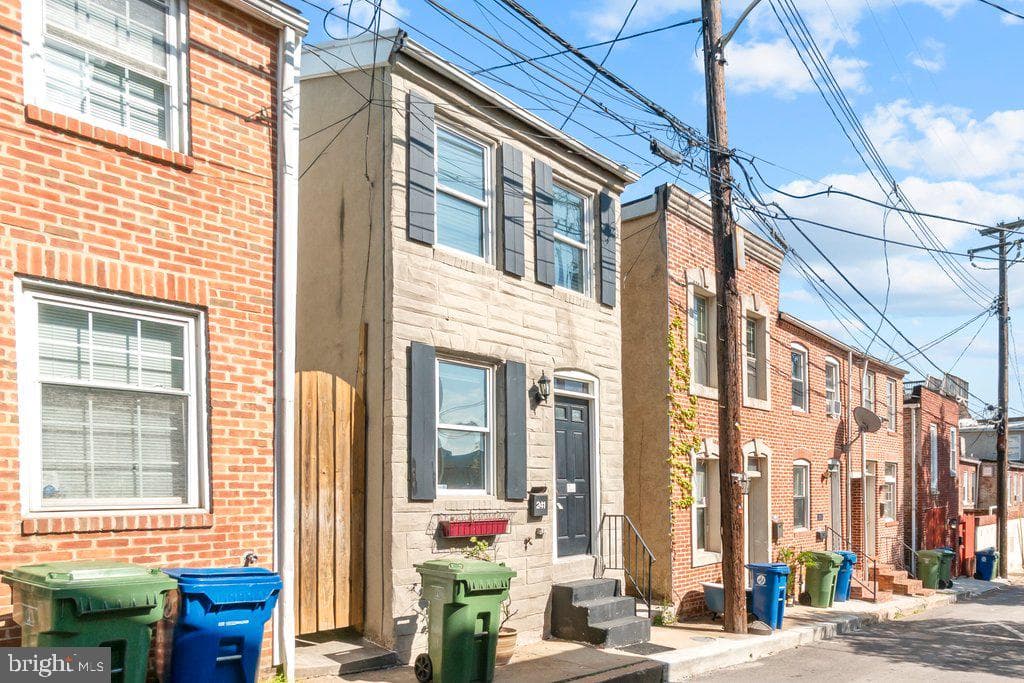 241 S Chapel St, Baltimore, MD 21231-2604, United States - 180000