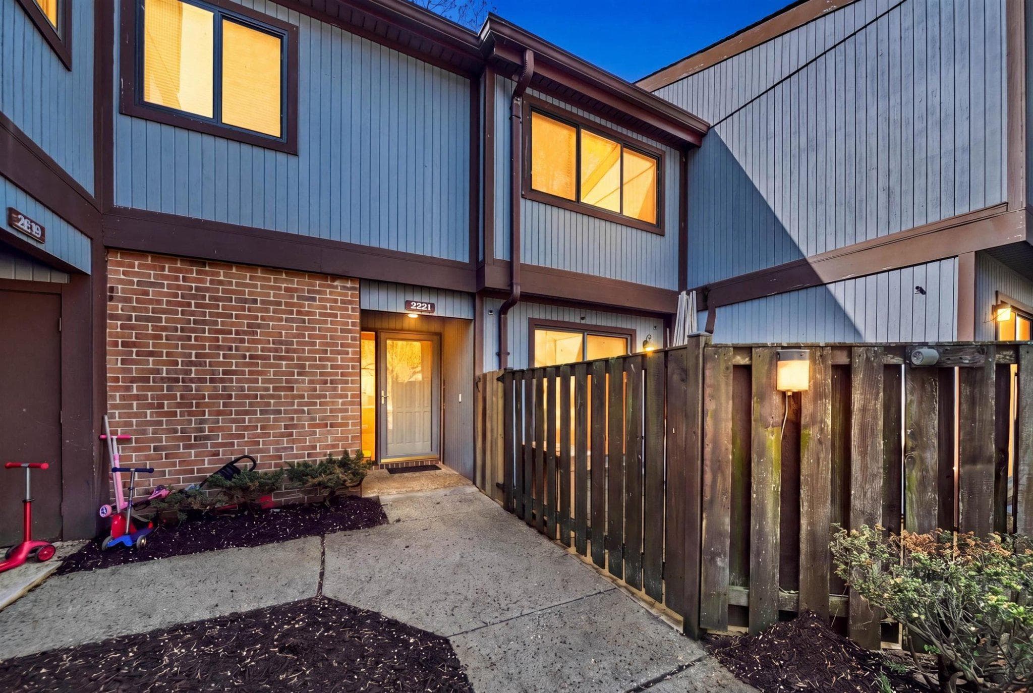 2821 Baneberry Ct, Baltimore, MD 21209, United States - 375000