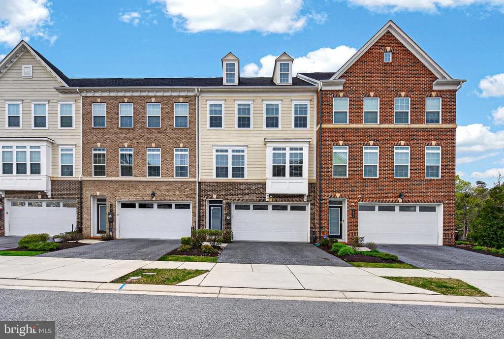 6403 Totteridge St, Middle River, MD 21220-3092, United States - 569900