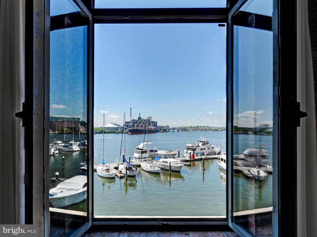 MD,BALTIMORE CITY - 555000