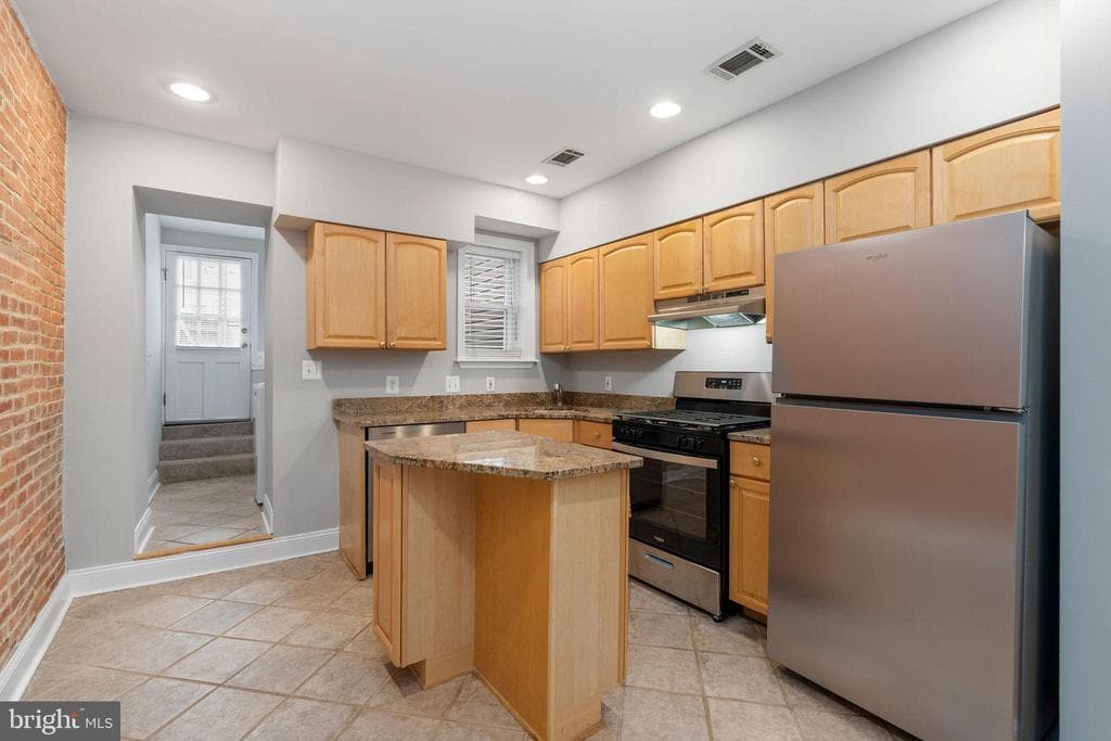 MD,BALTIMORE CITY - 295000