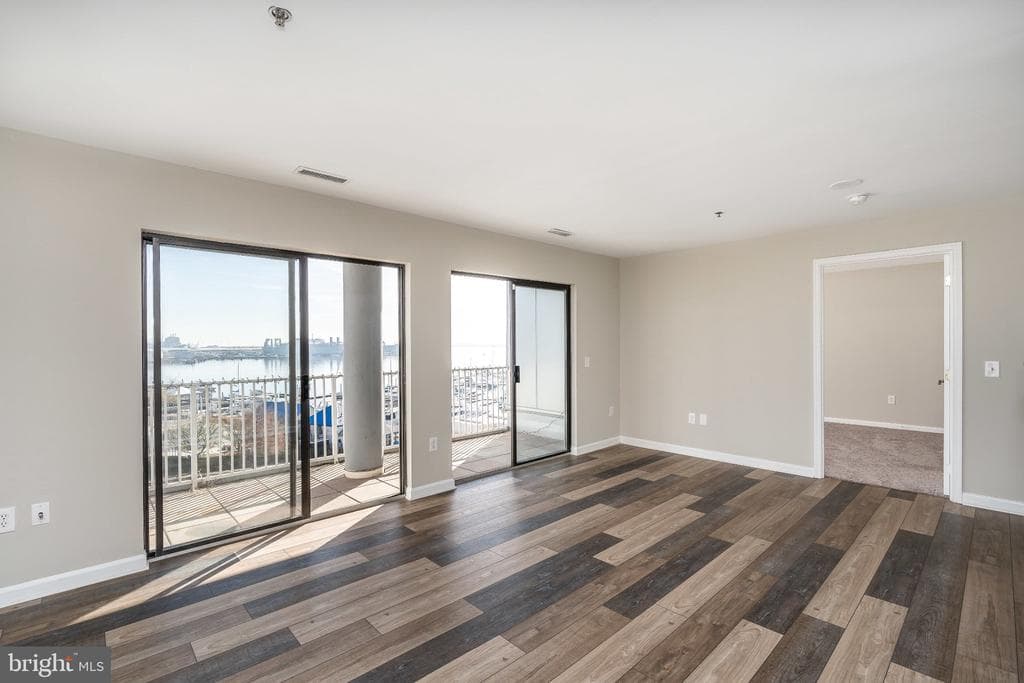 2772 Lighthouse Pt E, Baltimore, MD 21224-4789, United States - 299999