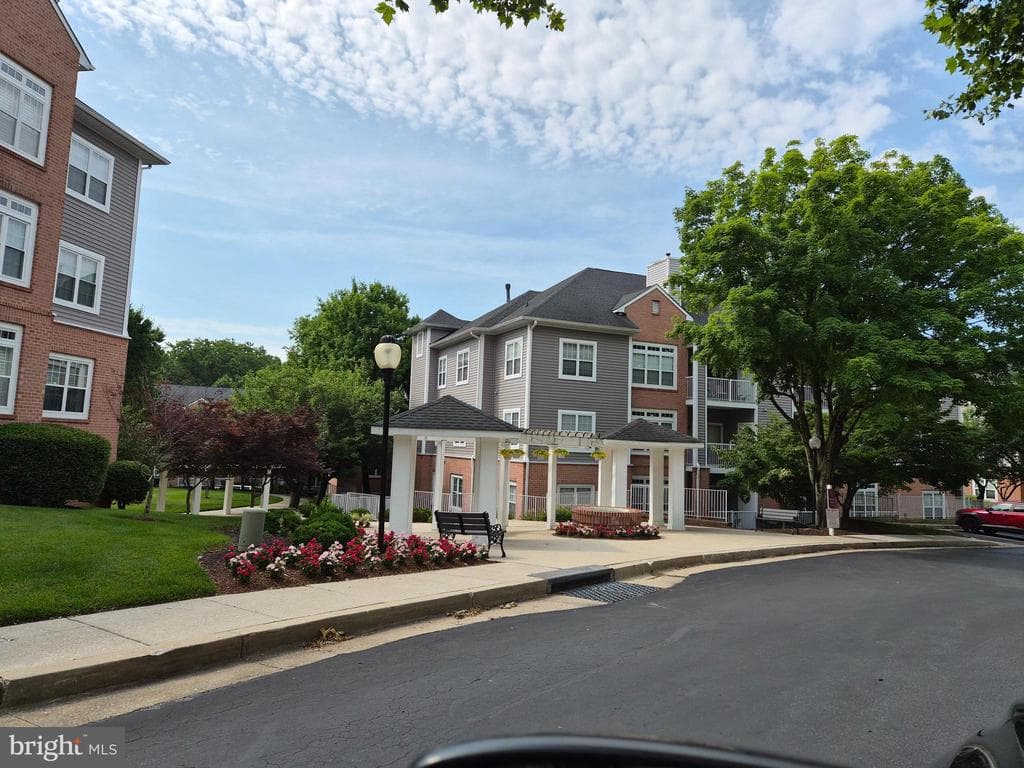 MD,BALTIMORE - 299900