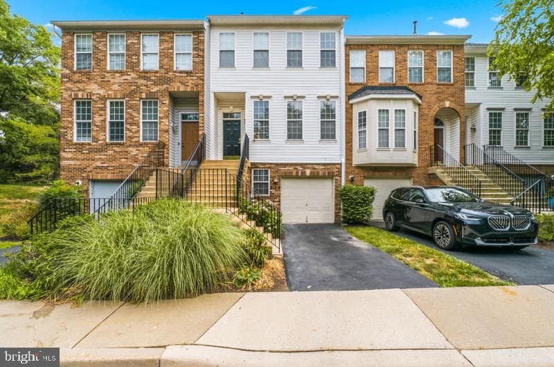 9175 Carriage House LN COLUMBIA MD 21045 - 499900