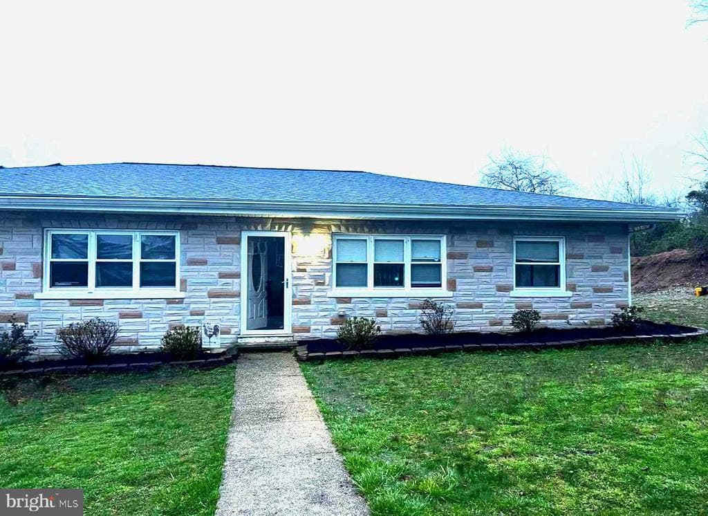 3028 Tennessee Ave, Halethorpe, MD 21227-2242, United States - 399000