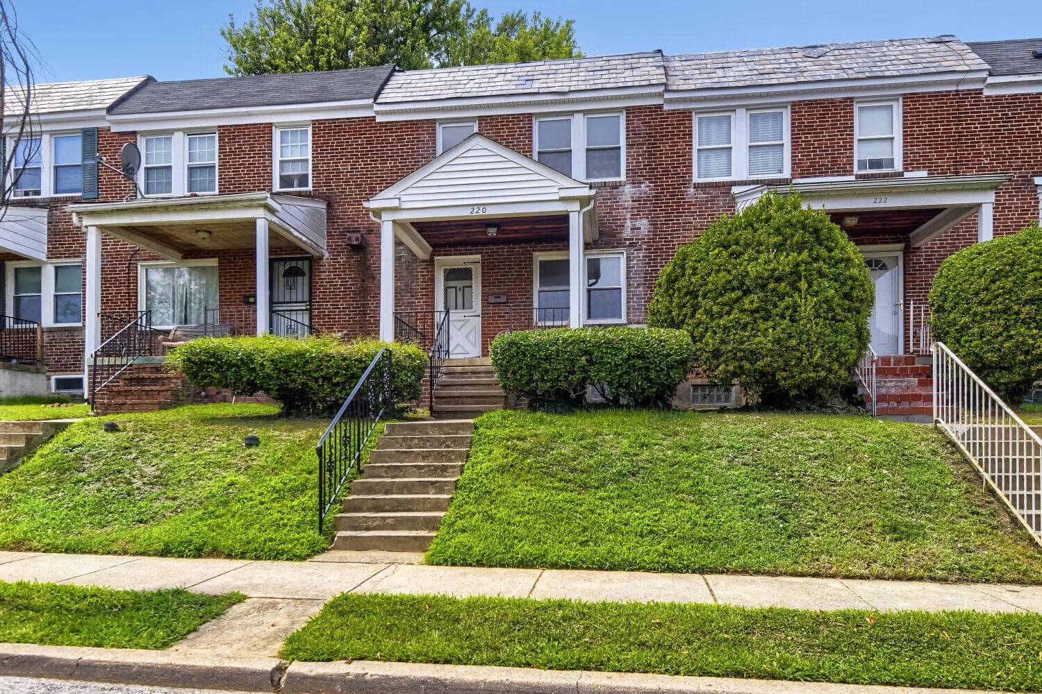 220 N Edgewood St, Baltimore, MD 21229-3022, United States - 189900