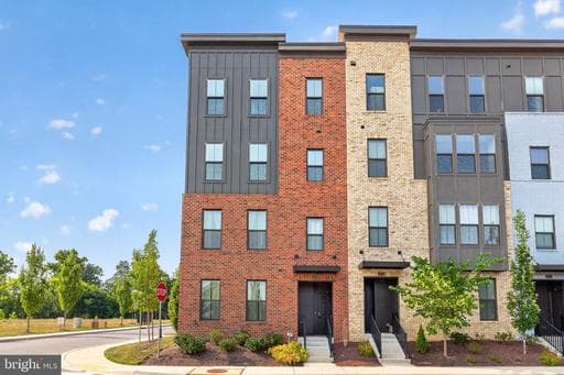 10138 AMERICAN PHAROAH LN #B, LAUREL, MD, 20723